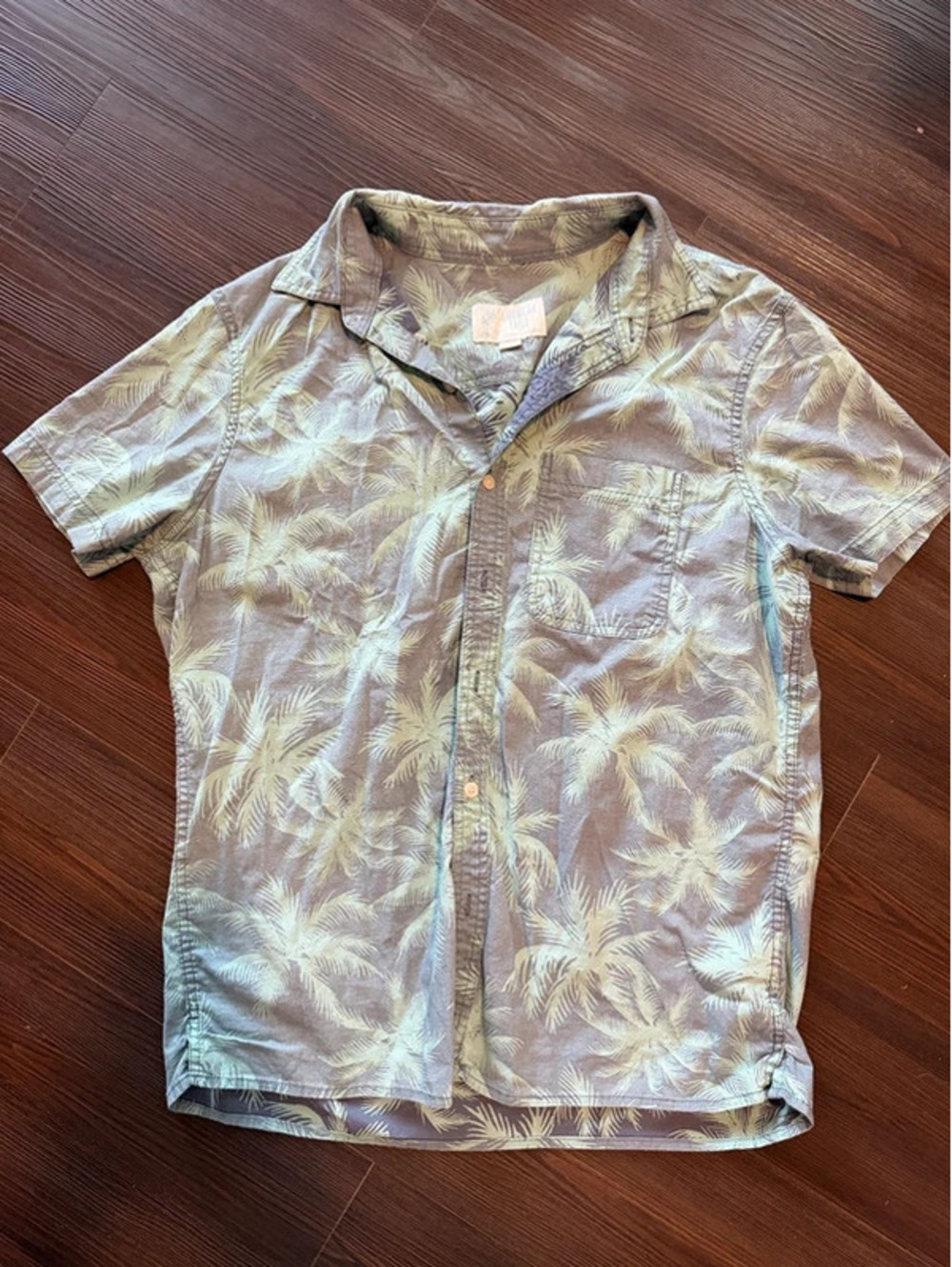 American Eagle floral Hawaiian shirt medium blue green palm trees